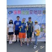 112年8月6日本會李常監天保、張嘉綸榮譽理事長、理事馬盈莉參加環保淨灘愛地球活動。