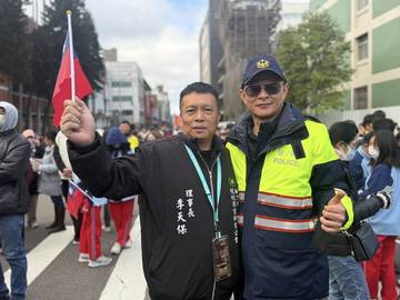 1380427_9d9f09239aa7bb00b8063f4b57f5b320