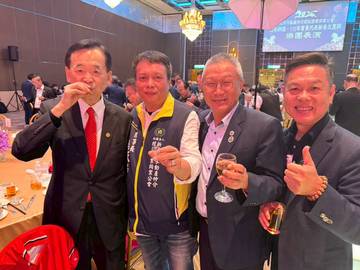 1381460_bfa8b1ef37c7618a1b4c6abc0666408f