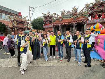 1381697_54ba3f05bb3100566d0cfe5952a65277